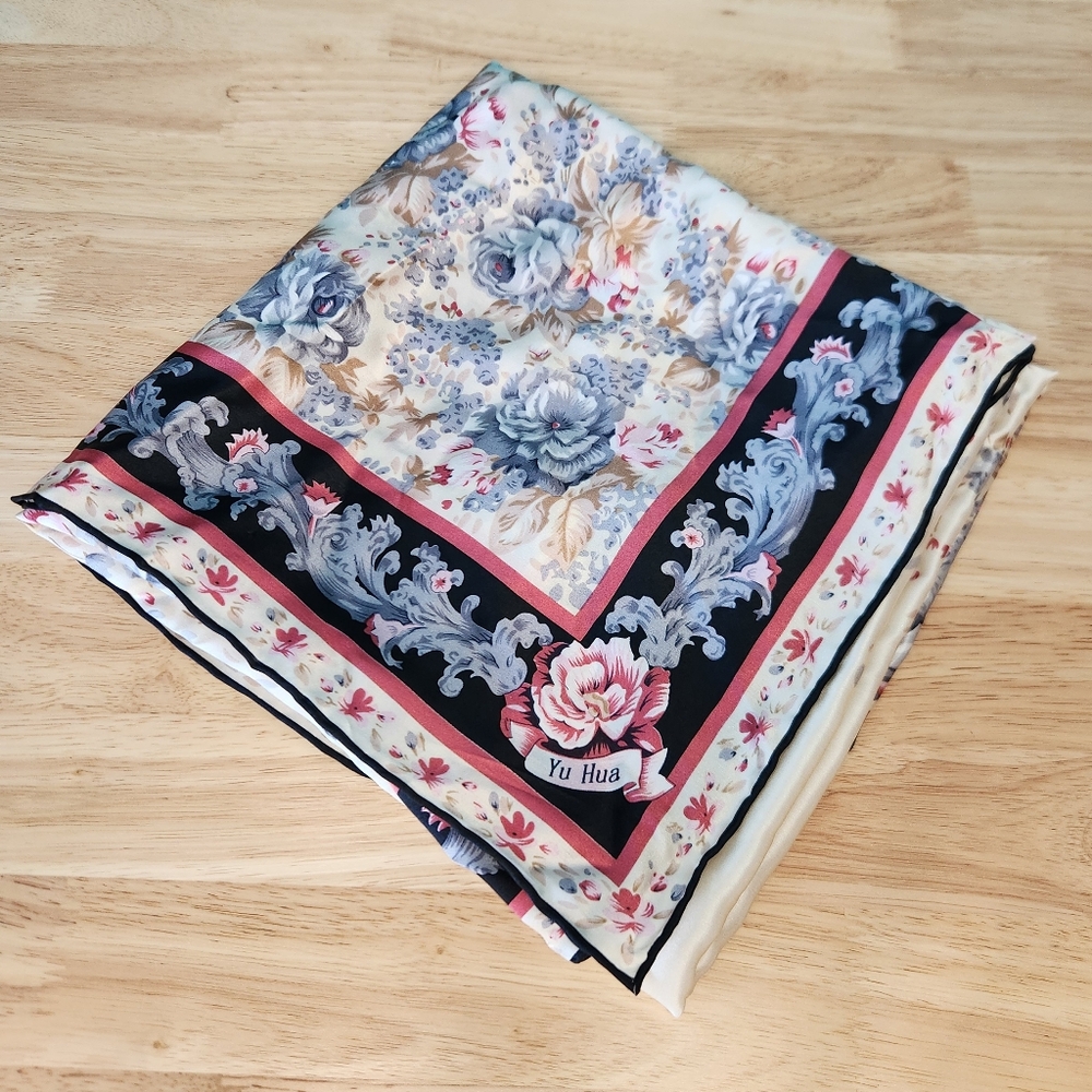 Yu Hua 100% Silk Floral Scarf